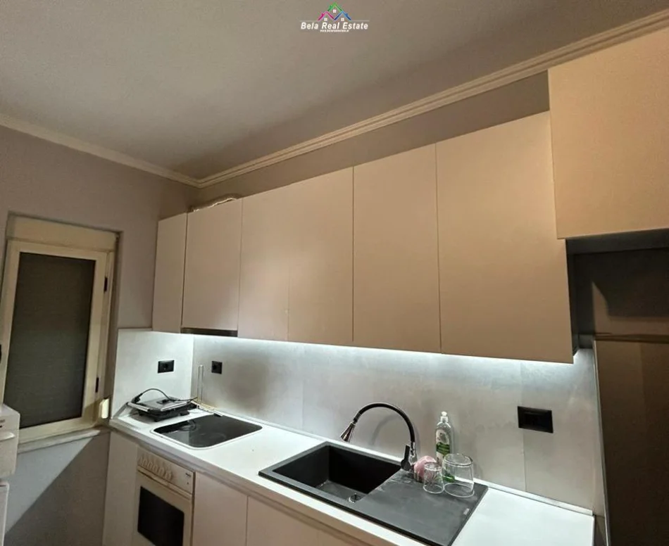 Tirane, jepet me qera apartament 1+1 Kati 1, 70 m² 620 € (Rruga Siri Kodra)