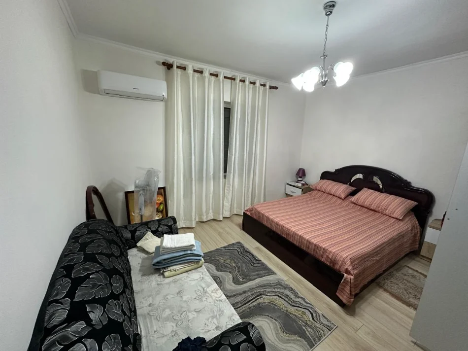 Tirane, jepet me qera apartament 3+1+Ballkon Kati 3, 100 m² 800 € (Myslym Shyri)