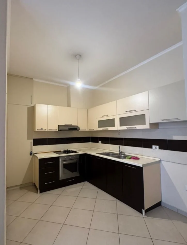 Tirane, shitet apartament 1+1 , 72 m² 210.000 € 