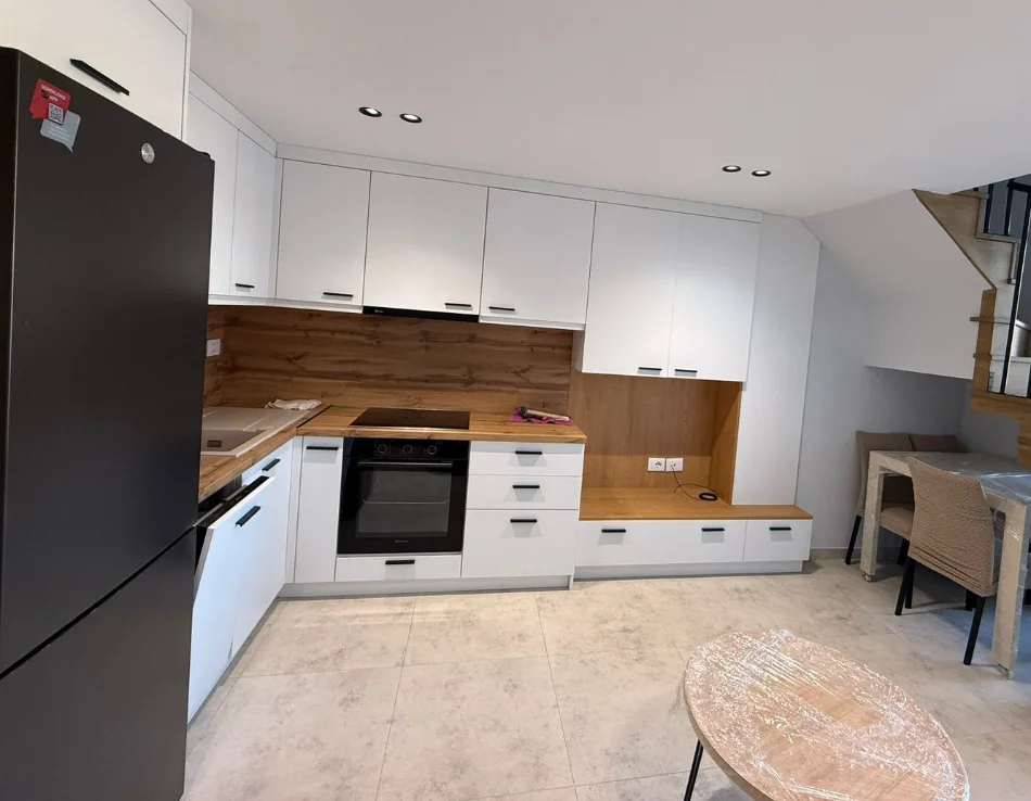 Tirane, jepet me qera apartament 1+1 , 65 m² 500 € 