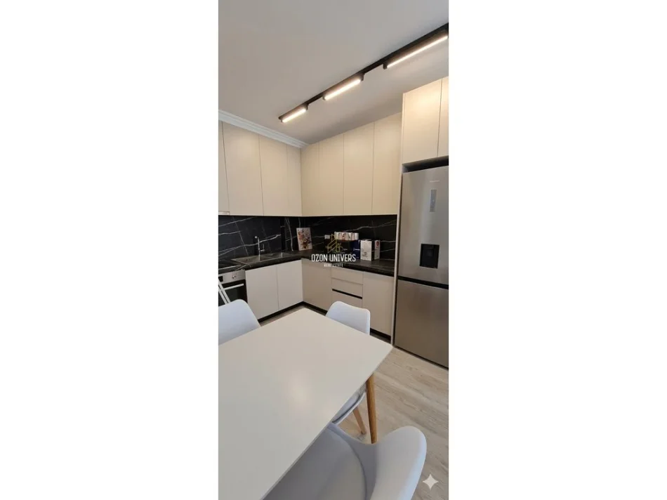 Tirane, jepet me qera apartament 1+1+Ballkon Kati 1, 70 m² 600 € (bulevardi i ri)