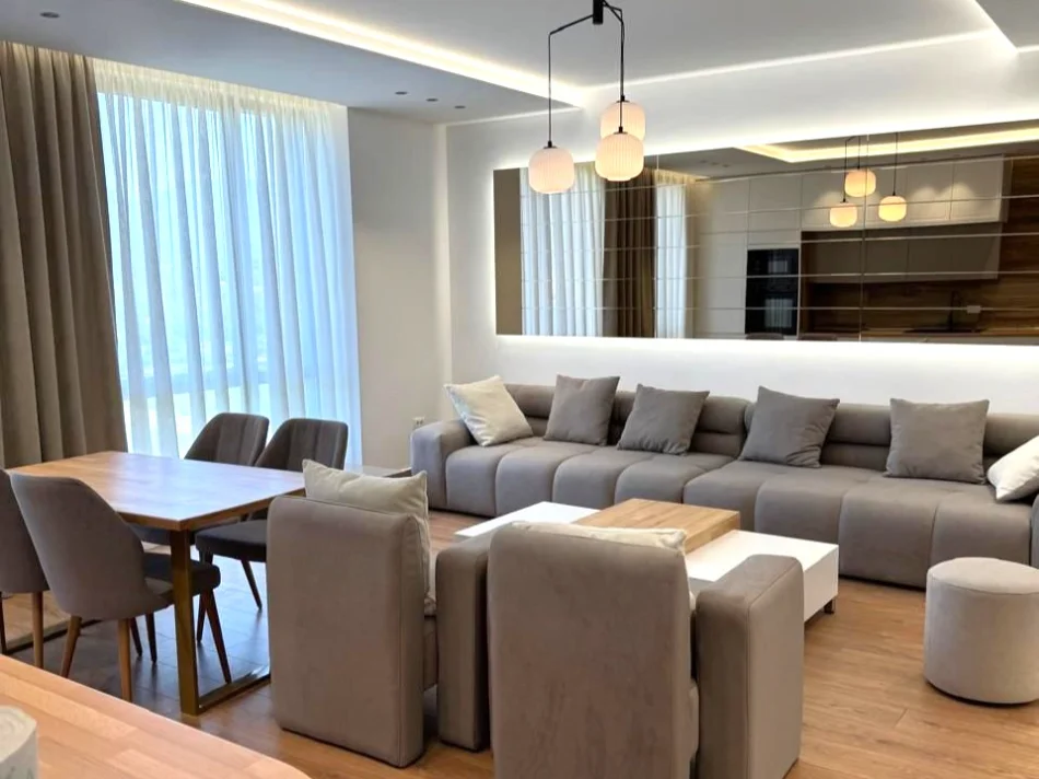 Tirane, jepet me qera apartament 1+1+Ballkon , 90 m² 700 € 