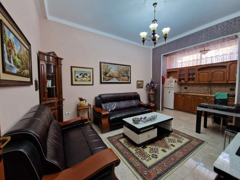Tirane, jepet me qera apartament 2+1 Kati 2, 65 m² 680€ (Bulevardi Bajram Curri)