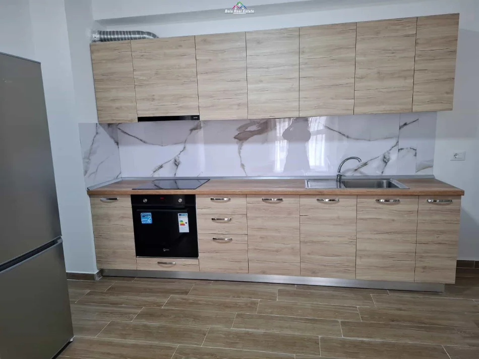 Tirane, jepet me qera apartament 2+1 Kati 5, 96 m² 520 € (5 Maji prane rrethrrotullimit te fundit)