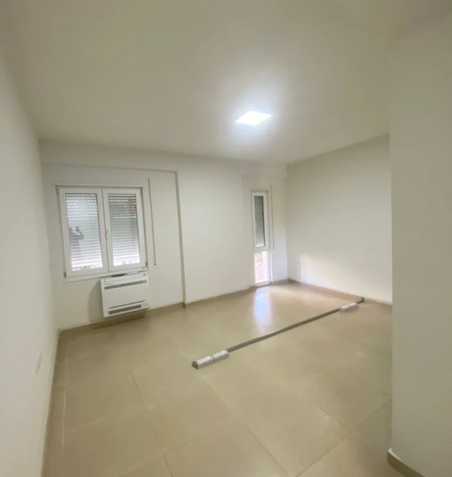 Tirane, jepet me qera zyre , 93 m² 1.000 € 