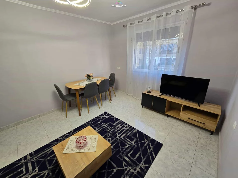 Tirane, jepet me qera apartament 1+1+Ballkon Kati 2, 60 m² 580 € (ali demi)