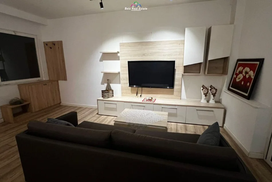 Tirane, jepet me qera apartament 1+1 Kati 0, 60 m² 530 € (Rruga e Barrikadave)