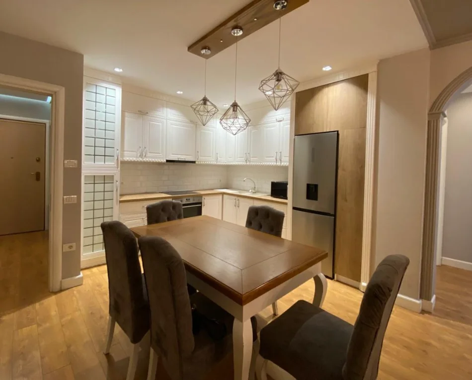 Tirane, jepet me qera apartament 3+1 , 113 m² 850 € 