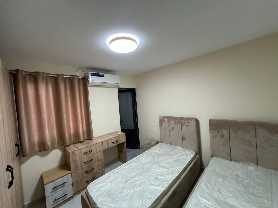 Tirane, jepet me qera apartament 1+1+Ballkon Kati 1, 350 € (Shkolla e Bashkuar (pranë Uni të Mjekësisë))