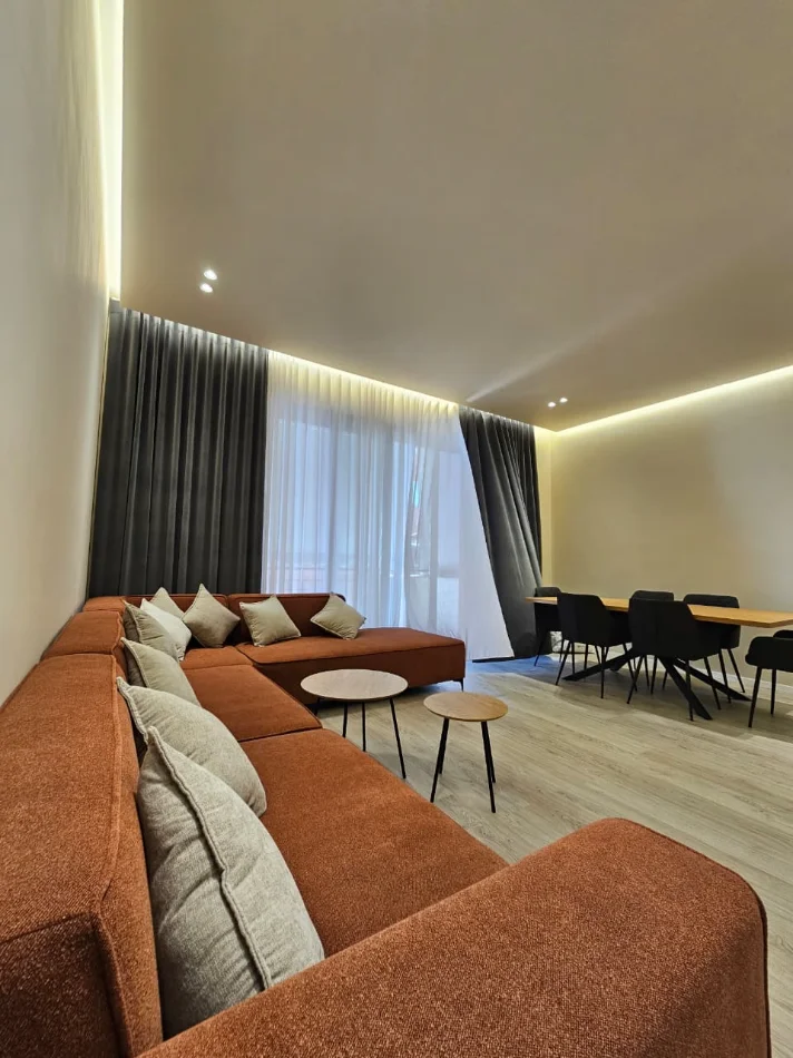 Tirane, jepet me qera apartament 2+1 , 120 m² 1.600 € (Kompleksi Delijorgji)
