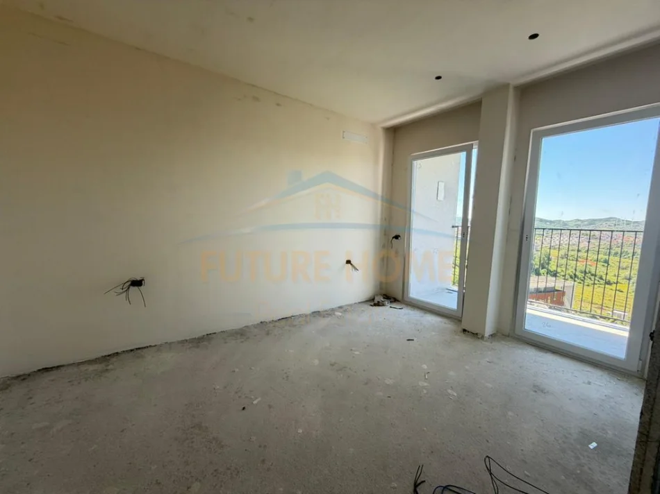 Tirane, shitet apartament 1+1 Kati 3, 85 m² 132.000 € (Farke)