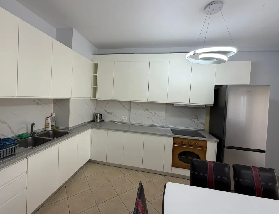 Tirane, jepet me qera apartament 2+1 , 103 m² 1.000 € 