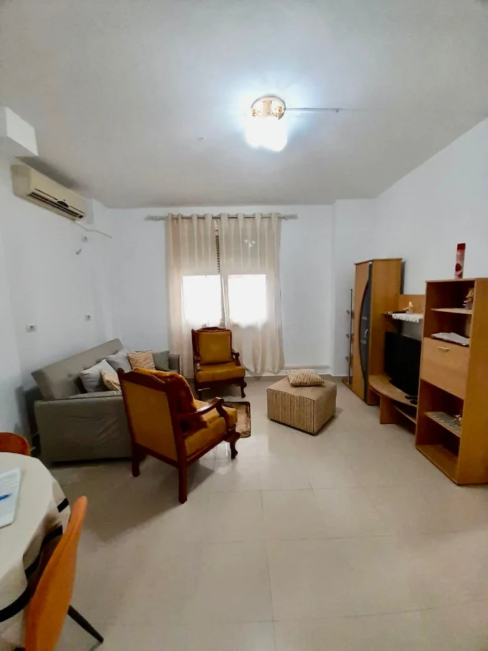 Tirane, jepet me qera apartament 1+1+Ballkon Kati 1, 60 m² 500 € (Don Bosko)