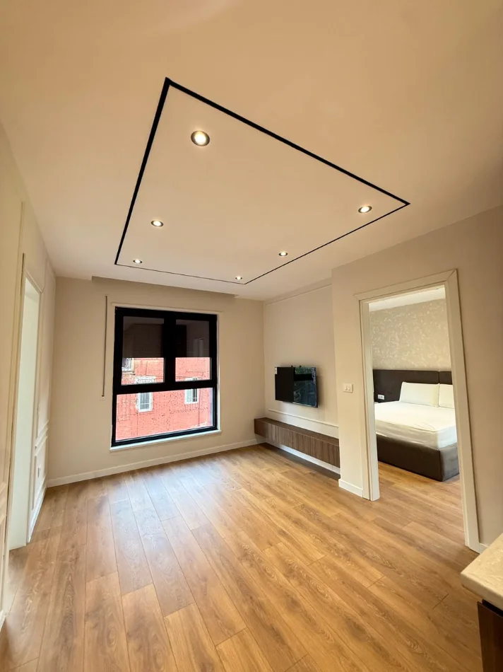 Tirane, jepet me qera apartament 1+1 , 60 m² 800 € (Komuna e Parisit)