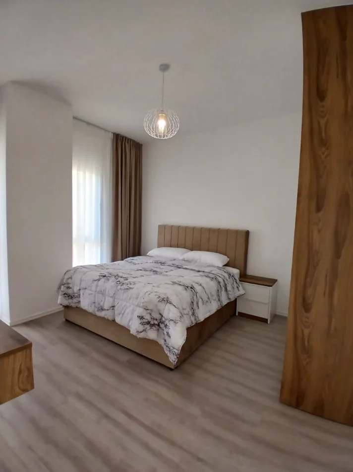 Tirane, jepet me qera apartament 2+1+Aneks+Ballkon Kati 4, 76 m² 900 € (rruga mine peza)