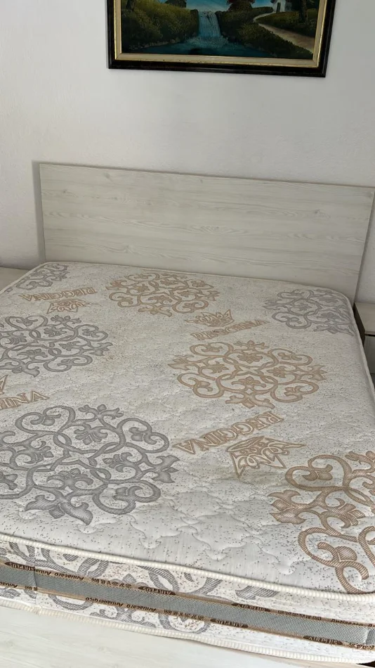 Tirane, jepet me qera apartament 1+1 Kati 1, 100 m² 300 € (Ish Parku i Autobuzave)