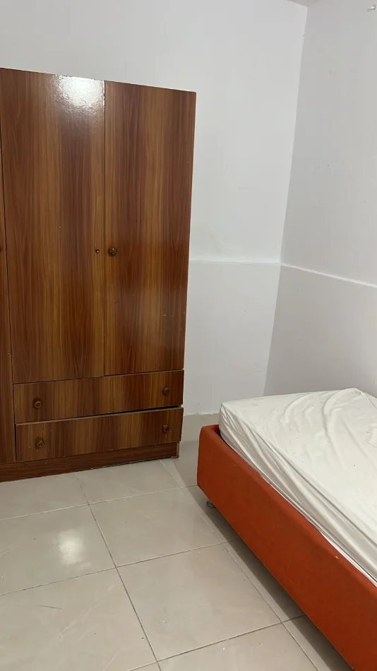 Tirane, jepet me qera garsonier Kati 1, 40 m² 200 € (Ish Parku i Autobuzave)