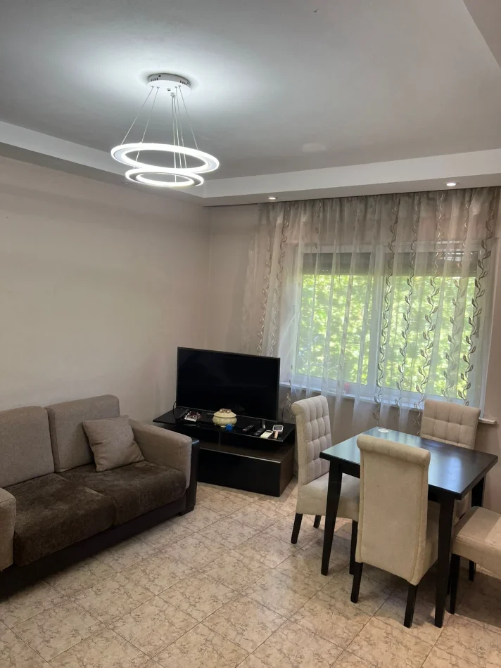 Tirane, jepet me qera apartament 1+1+Ballkon Kati 4, 68 m² 550 € (Ministria e Jashtme)