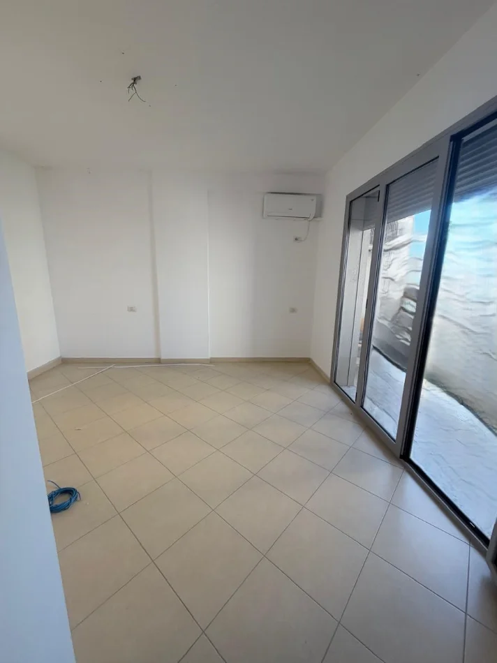 Tirane, shitet apartament 2+1+Ballkon Kati 5, 116 m² 320.000 € (21 Dhjetori)