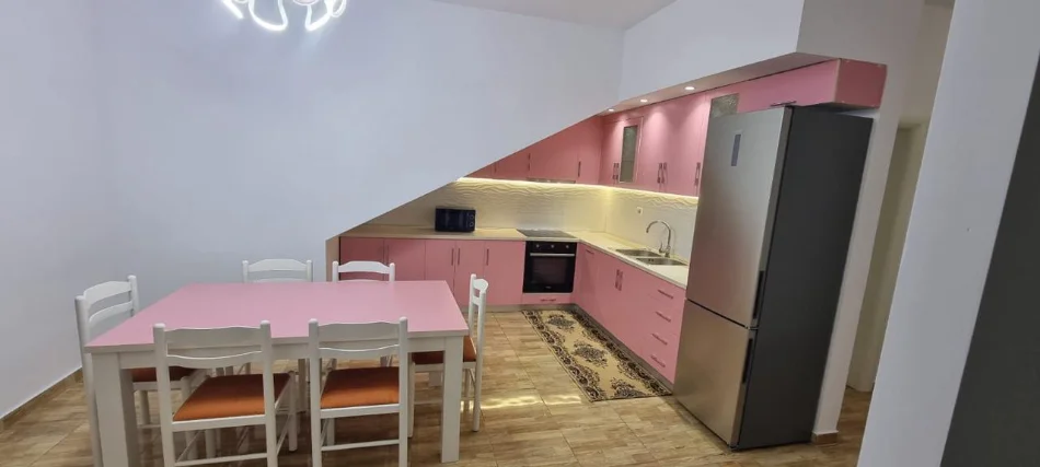 Tirane, jepet me qera Vile 3+1+Ballkon Kati 2, 100 m² 550 € (Sauk)