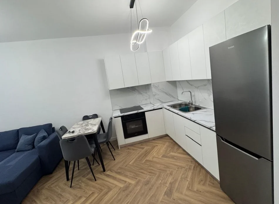 Tirane, jepet me qera apartament 2+1 , 120 m² 900 € 