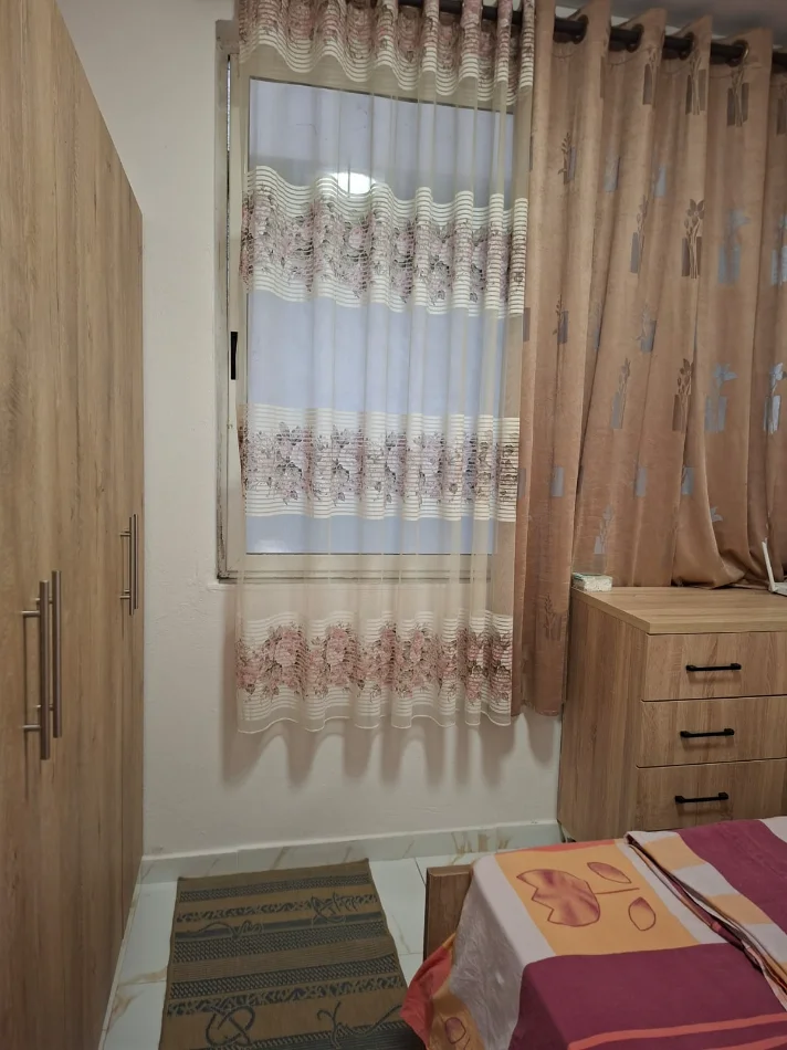 Tirane, jepet me qera apartament 1+1+Ballkon Kati 1, 55 m² 300 € (Jordan Misja)