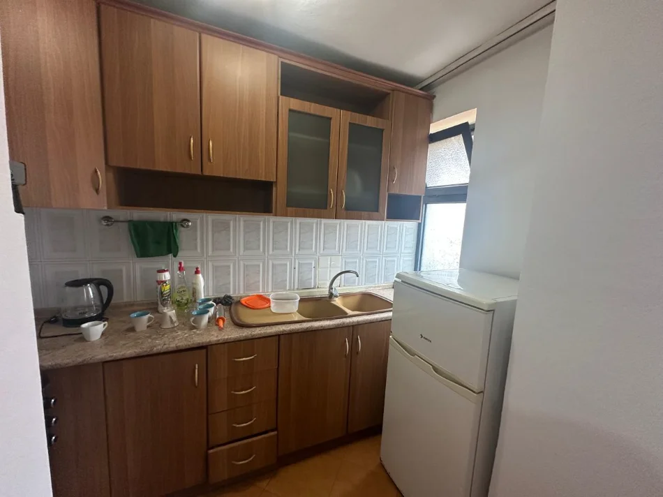 Tirane, shitet apartament 1+1+Ballkon Kati 1, 55 m² 85.000 € (Shkolla e Bashkuar)