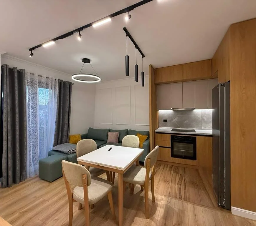 Tirane, jepet me qera apartament 1+1 , 70 m² 800 € 