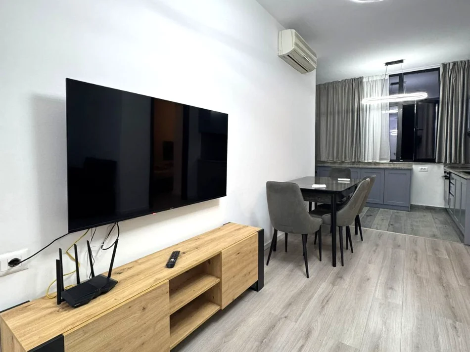 Tirane, jepet me qera apartament 1+1 Kati 2, 100 m² 650 € 