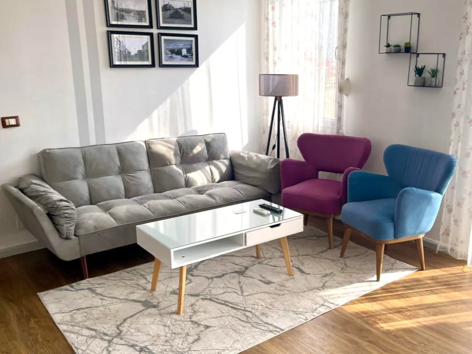 Tirane, jepet me qera apartament 1+1 Kati 7, 75 m² 700 € 
