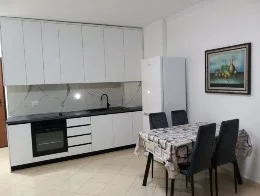 Tirane, jepet me qera apartament 1+1 , 65 m² 400 € 