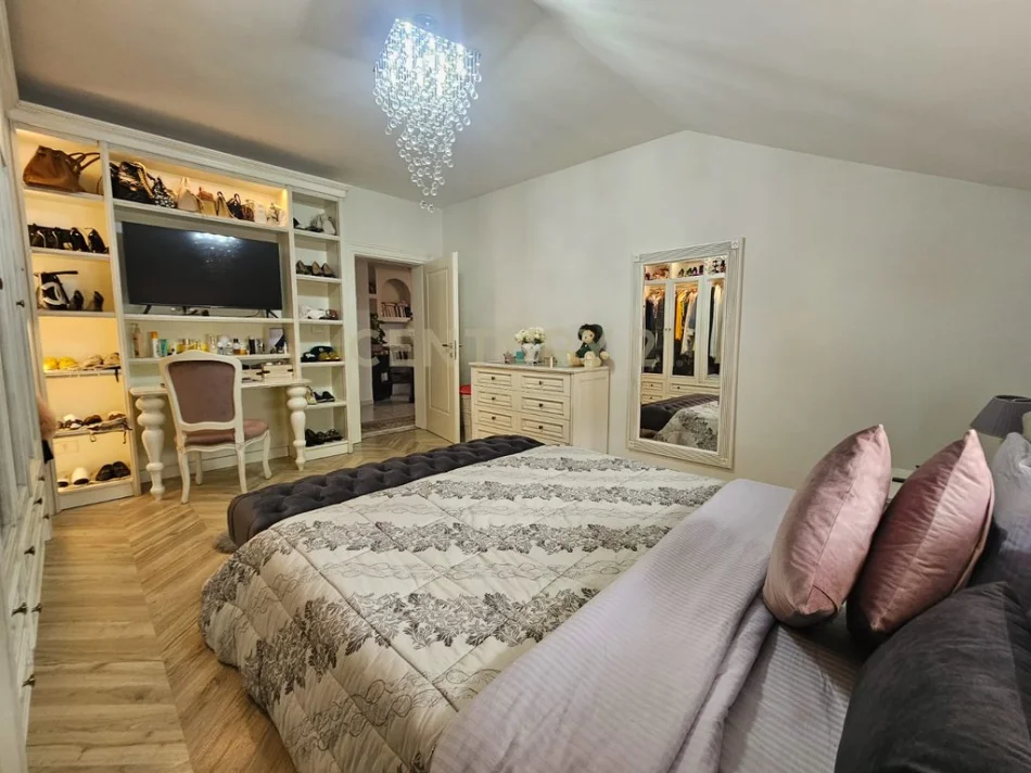 Tirane, shes apartament 2+1 Kati 4, 148 m² 285.000 € (Shkolla Deshmoret e Lirise)