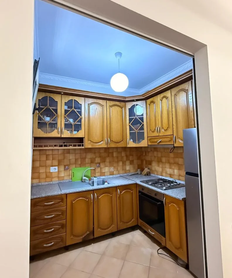 Tirane, shitet apartament 1+1+Ballkon , 64 m² 135.000 € 