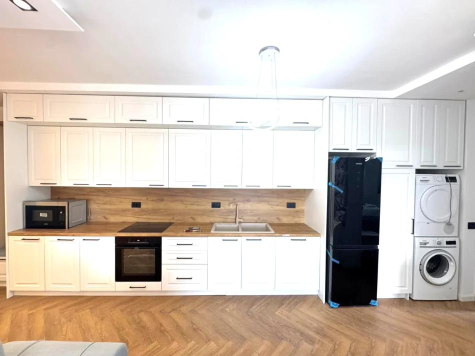 Tirane, jepet me qera apartament 2+1+Ballkon Kati 4, 90 m² 900 € 