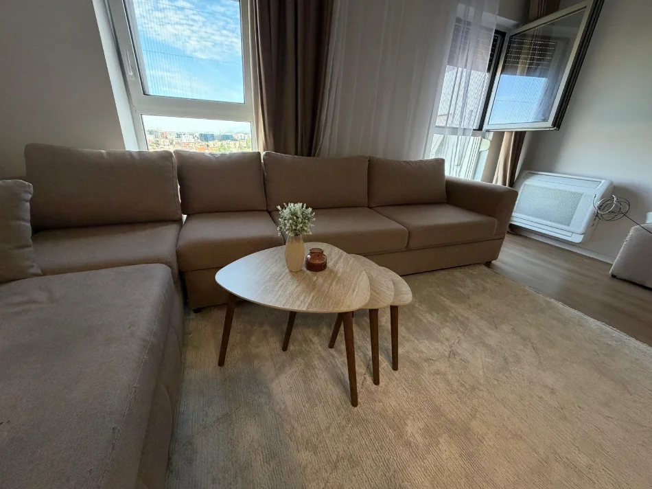 Tirane, jepet me qera apartament 1+1 , 67 m² 450 € (Ali Dem)