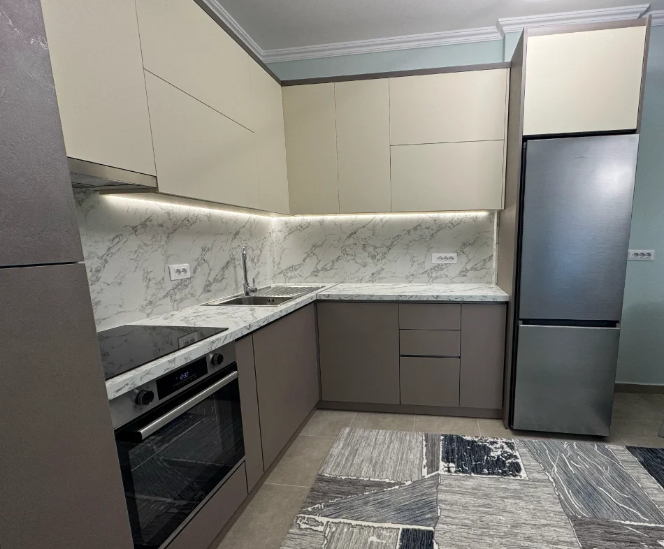 Tirane, jepet me qera apartament 2+1+Ballkon , 100 m² 750 € 
