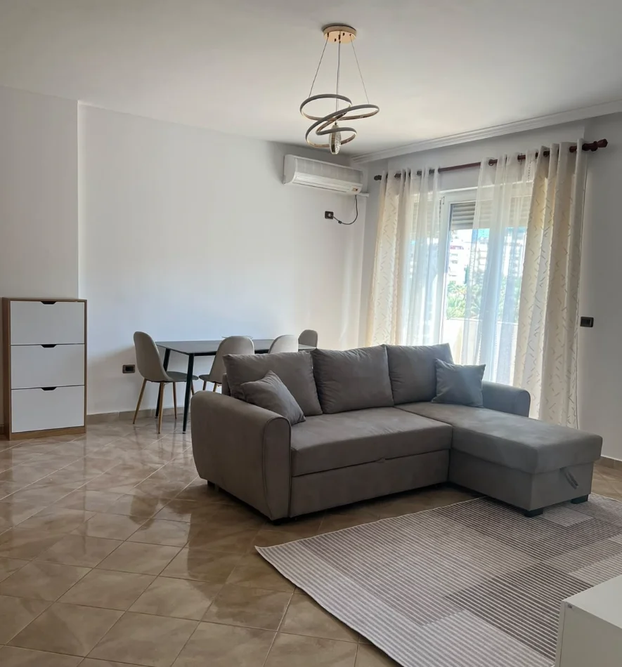 Tirane, jepet me qera apartament 1+1 , 70 m² 600 € 