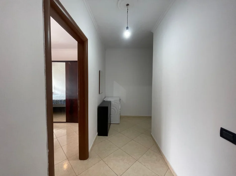 Tirane, jepet me qera apartament 1+1+Ballkon Kati 6, 63 m² 300 € (Fresk)