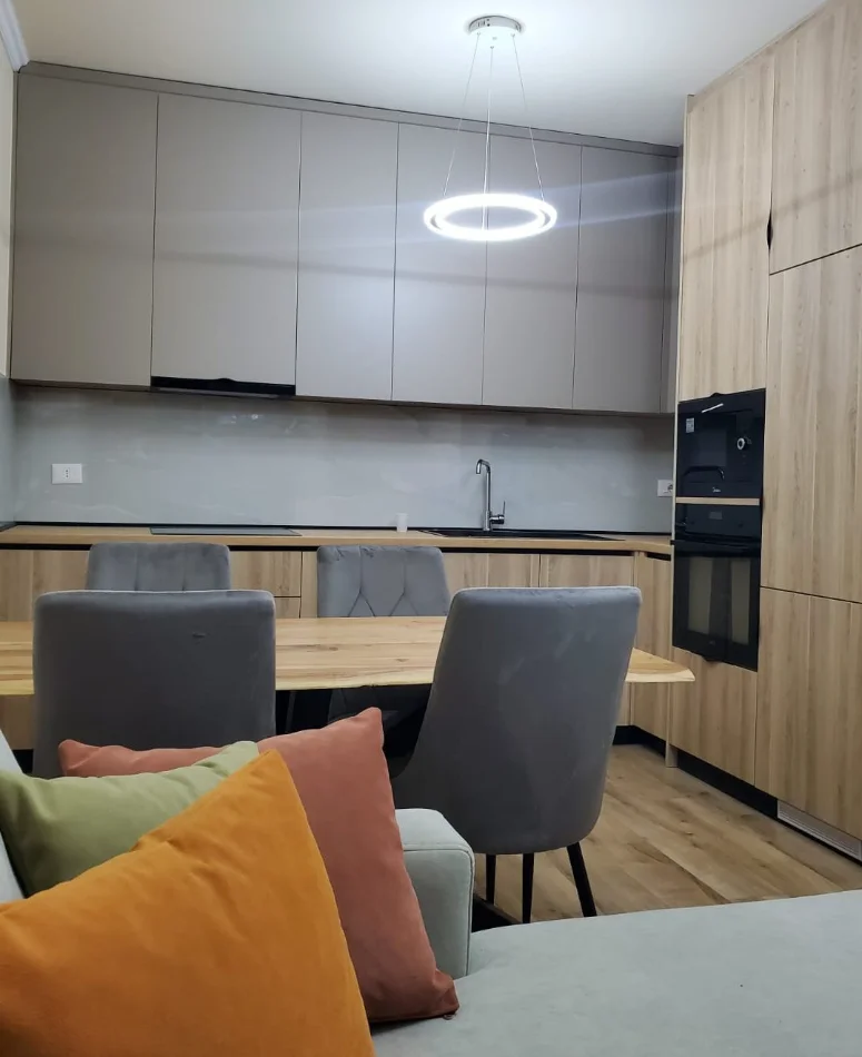 Tirane, jepet me qera apartament 1+1 , 75 m² 1.000 € 