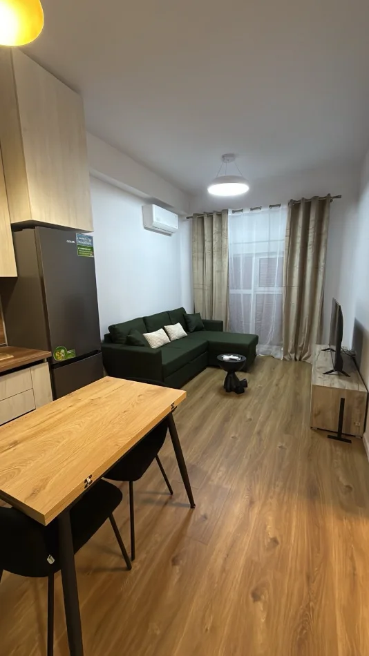 Tirane, jepet me qera apartament 1+1 , 50 m² 400 € (Ali Demi)