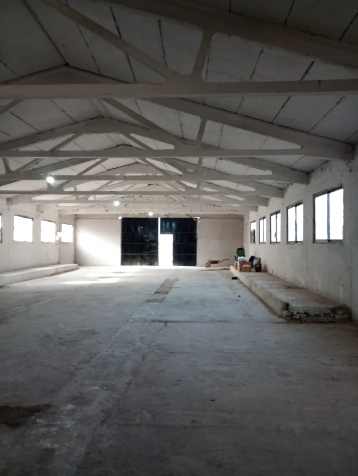 Tirane, shitet magazine Kati 0, 575 m² 300.000 € (Vaqarr)