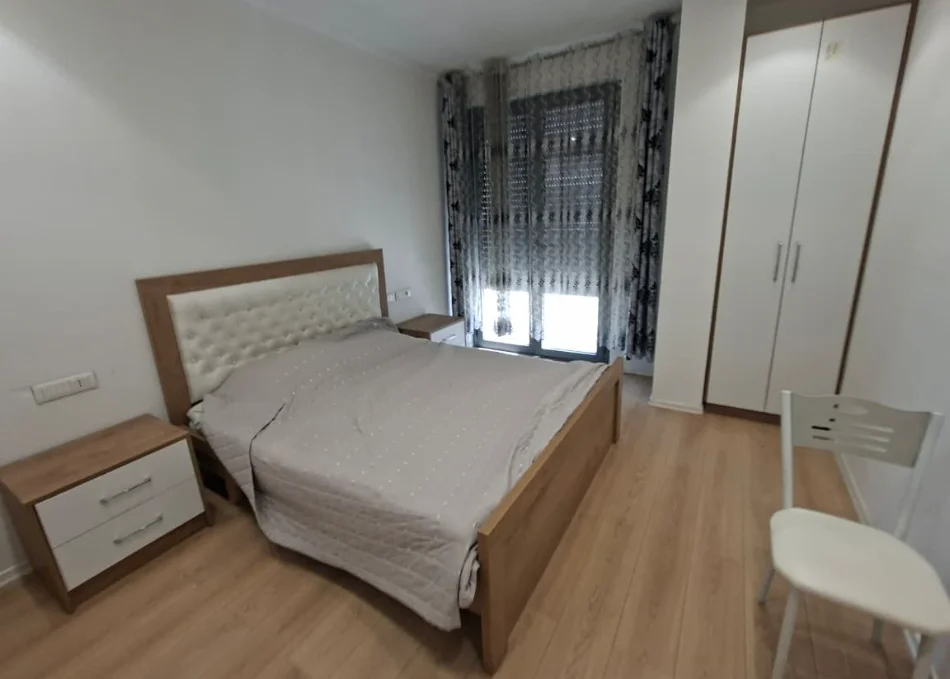 Tirane, jepet me qera apartament 1+1 , 75 m² 570 € 