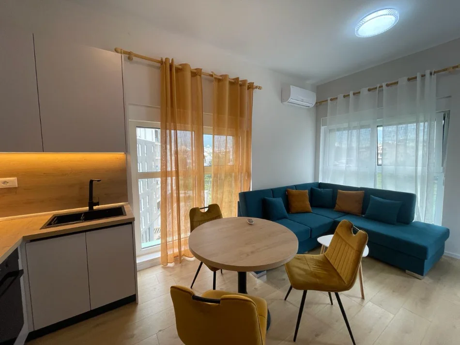 Tirane, jepet me qera apartament 1+1+Ballkon Kati 6, 59 m² 450 € (Kompleksi Kadiu)