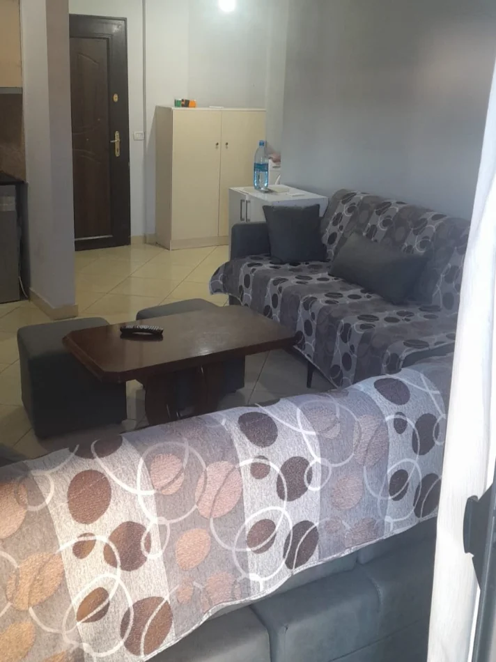 Tirane, jepet me qera apartament 1+1+Ballkon Kati 8, 70 m² 400 € (Fabrika e Miellit)