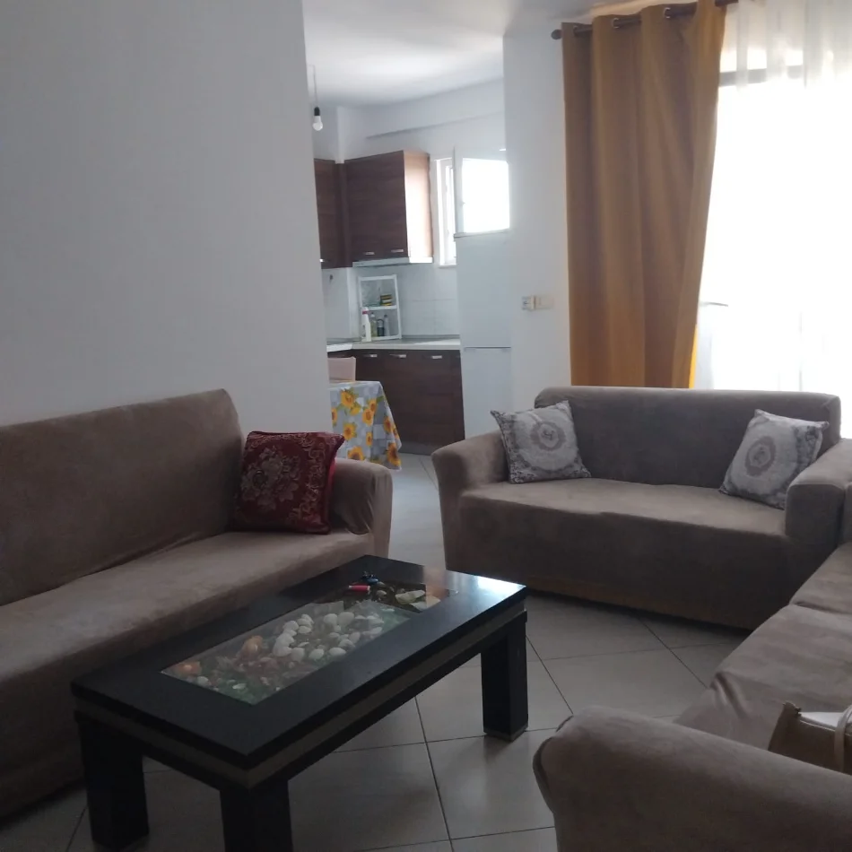 Tirane, jepet me qera apartament 1+1+Ballkon Kati 3, 60 m² 400 € (Astir (Pallati i Ilir Metës))