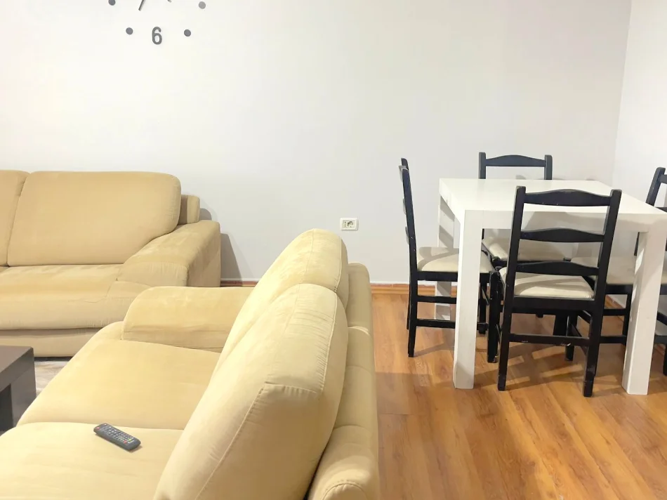 Tirane, jepet me qera apartament 1+1 Kati 4, 82 m² 500 € 