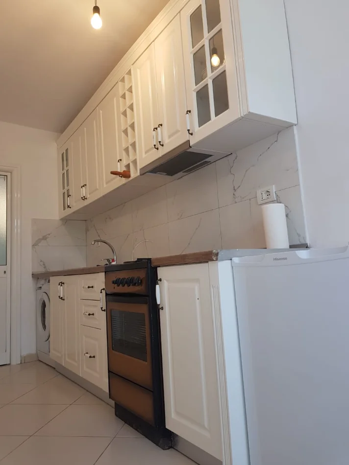 Tirane, jepet me qera apartament 1+1+Ballkon Kati 1, 60 m² 400 € (Selitë, Universiteti Barleti)