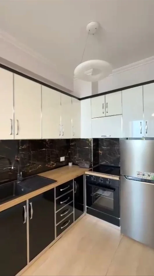 Tirane, jepet me qera apartament 1+1+Ballkon Kati 7, 65 m² 500 € (Astir/Rr.Milto Sotir Gura)