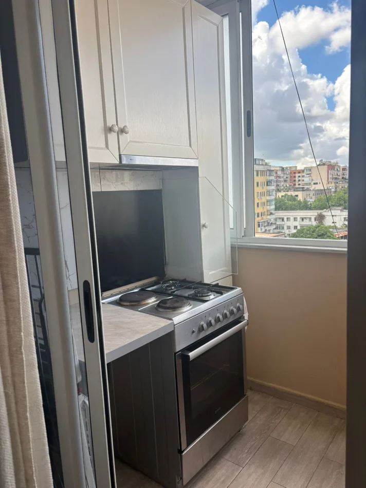 Tirane, jepet me qera apartament 1+1+Ballkon Kati 7, 60 m² 600 € (Myslym Shyri)