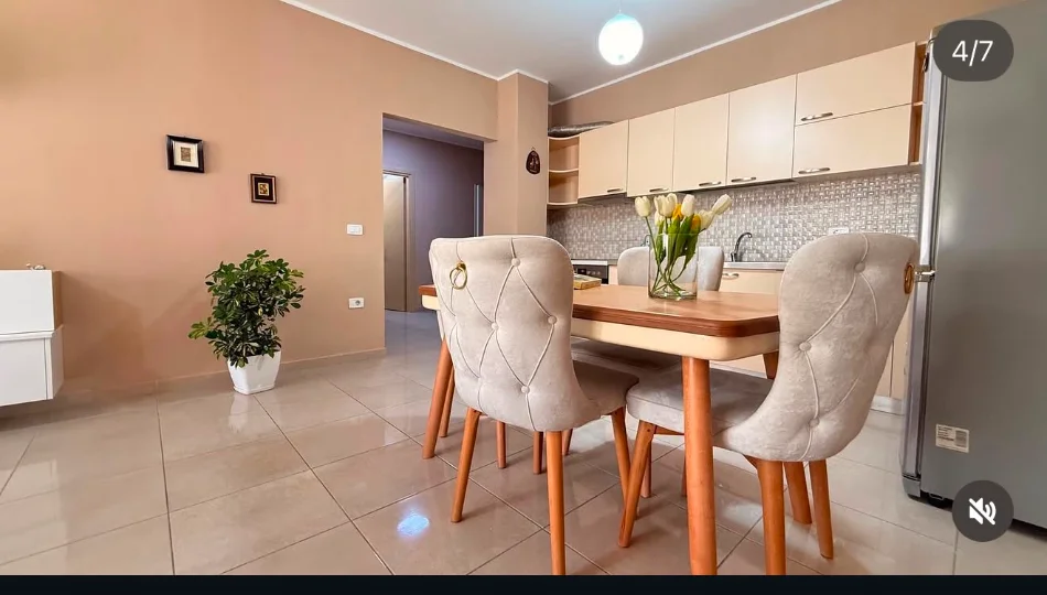 Tirane, jepet me qera apartament 2+1+Ballkon Kati 3, 98 m² 600 € (Ish Restorant Durresi)